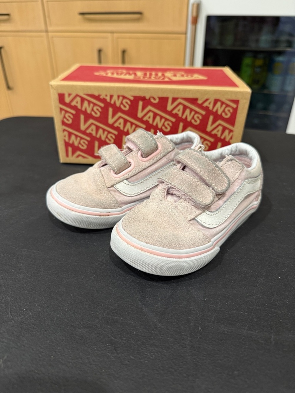 Vans Kids Light Pink Suede Old Skool Velcro Sneakers
